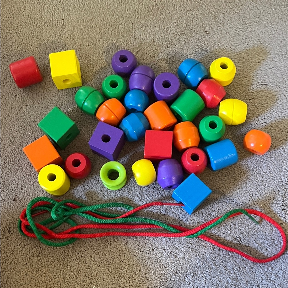 Melissa & Doug Vibrant Bead Stringing Set